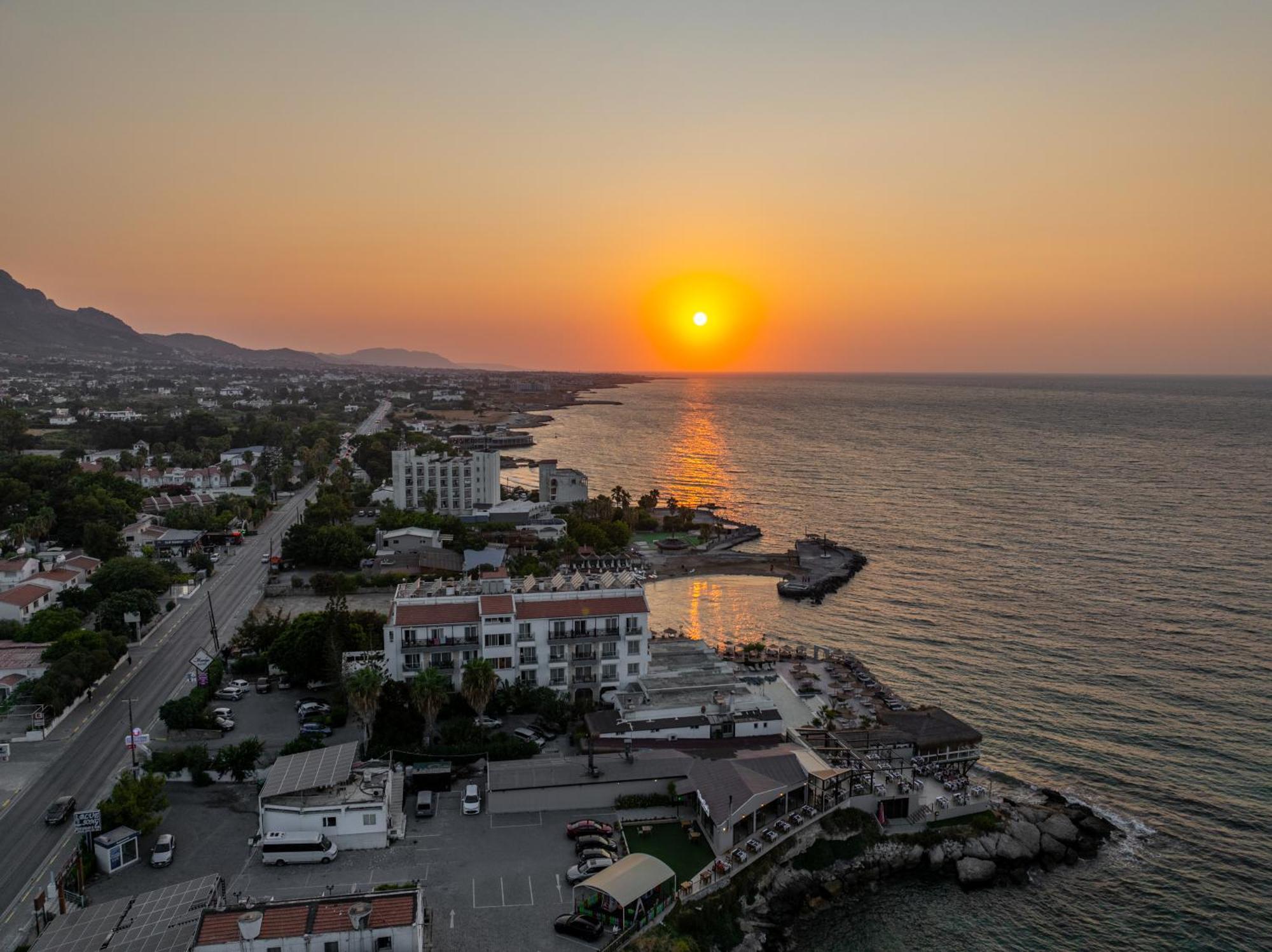 Manolya Hotel Lapithos  Exteriér fotografie