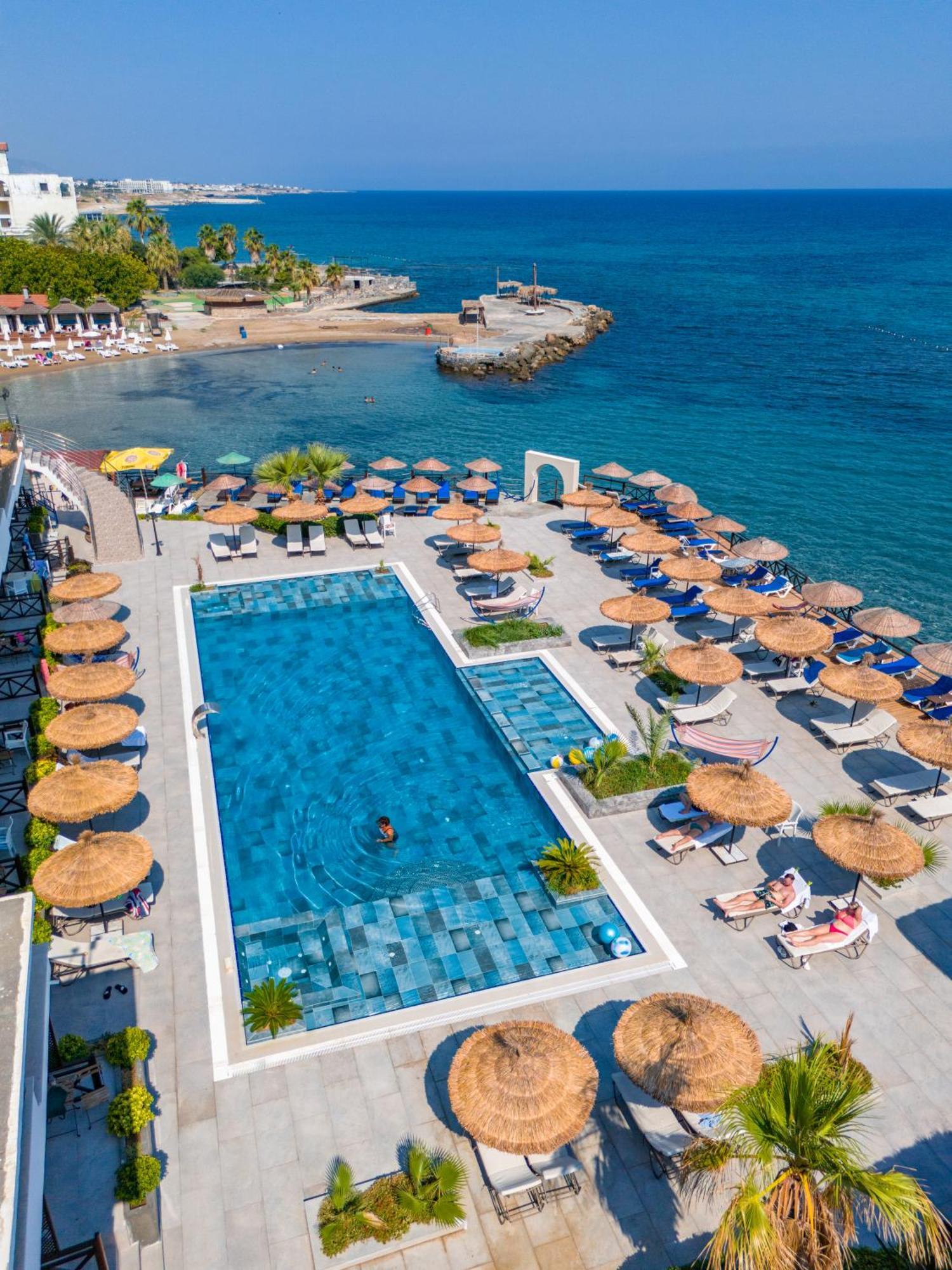 Manolya Hotel Lapithos  Exteriér fotografie