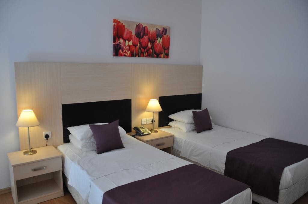 Manolya Hotel Lapithos  Exteriér fotografie